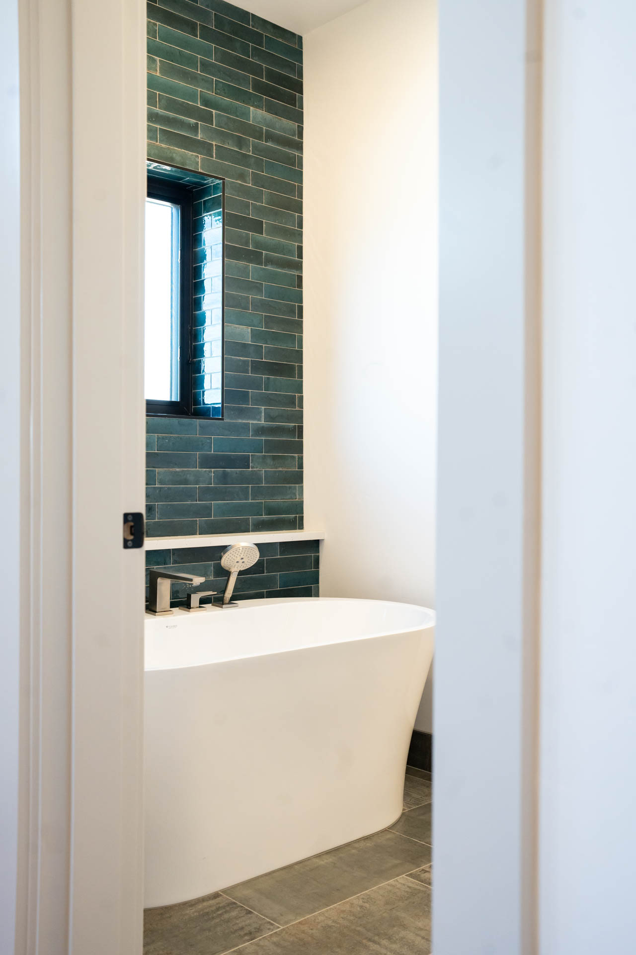 active-living-solairehomebuilders-bathtub Bend Oregon green home by Solaire Homebuilders